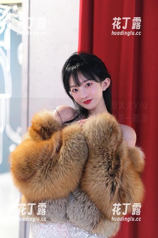 嗲囡囡-晗大大Via 嗲囡囡 - 浴缸里的自信微笑,晗大大Via私房美图展示她真实的一面,快来一睹为快!.txt