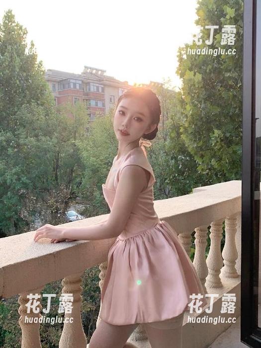 嗲囡囡 - 定制设计：还是陈梵妮比基尼写真作品让你感受清凉一夏的完美之选.txt