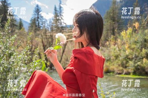爱死“玻璃房少女”了！快来看看“坏露露香宝”的独特图包，超多新资源等你来发现！.txt