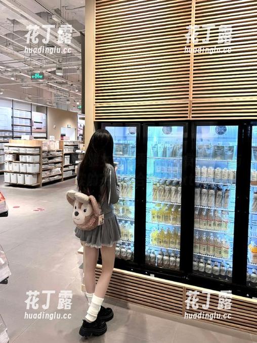 大生模拍-小雅 大生模拍 - 小雅女孩写真作品大赏:梦幻与现实的完美结合合集.txt
