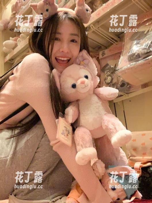 头条女神 - 追寻俞公主的肉丝写真之旅，感受摄影背后深藏的故事与情感.txt
