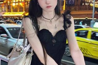头条女神 - 福利更新！信悦儿的牛仔裤风格图片，带给你满满的灵感！.txt