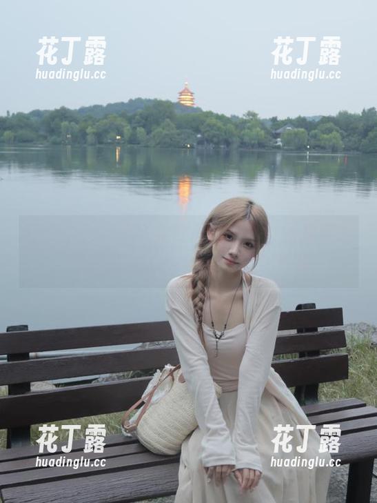 头条女神 - 刘瑾希的厨娘风格，图库资源为你的灵感注入新鲜活力.txt