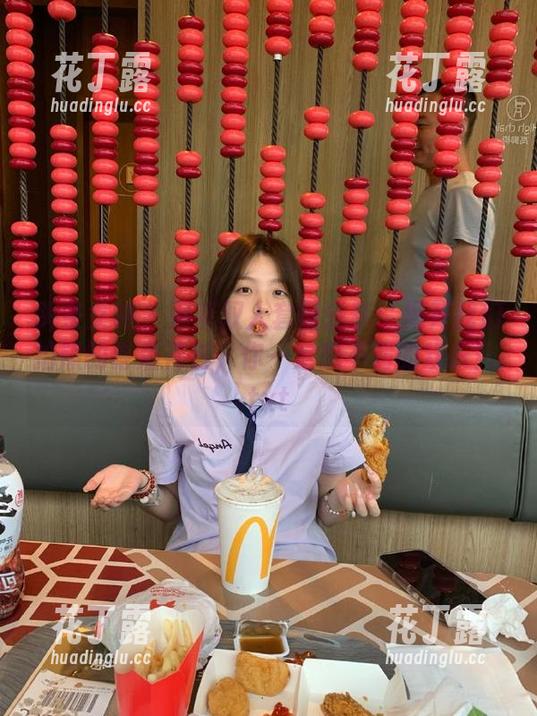 头条女神-尹菲 头条女神 - 尹菲双人套图分享:揭开我们拍照的幕后花絮,你一定想不到的欢乐!.txt