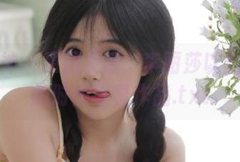 头条女神 - 原图灵感：李丽莎以丝袜演绎的时尚写真作品.txt