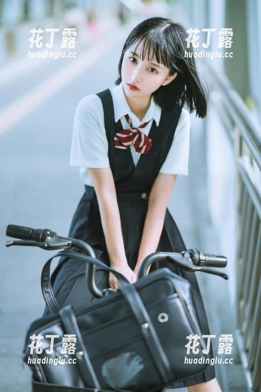 头条女神-温心怡 头条女神 - 探索温心怡浴室的美图写真:温馨与时尚的交融之旅.txt