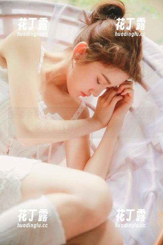 头条女神-火儿 头条女神 - 火儿皮衣写真图包:穿上这件皮衣,你也能成女神!.txt