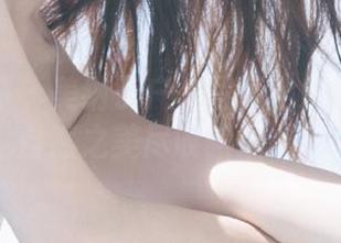 头条女神 - 美纳子户外写真全景高清展：自然之美尽收眼底.txt