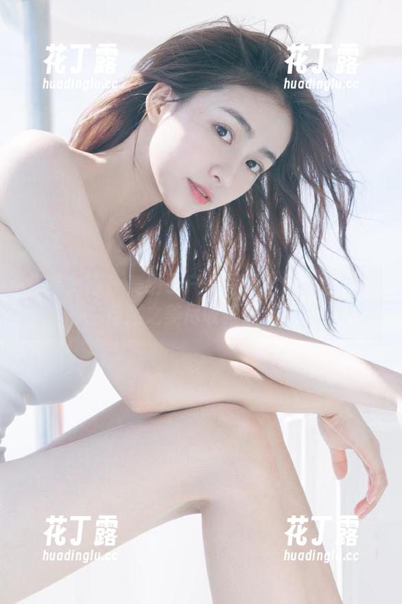 头条女神-美纳子 头条女神 - 美纳子户外写真全景高清展:自然之美尽收眼底.txt