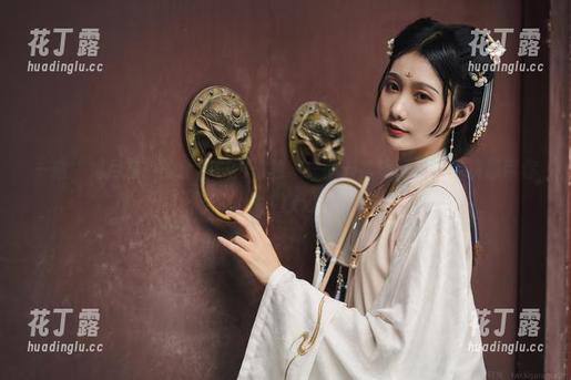 一窥“如月灰”的旗袍魅力，独家“斯卡哈旗袍”图包资源带你飞！.txt
