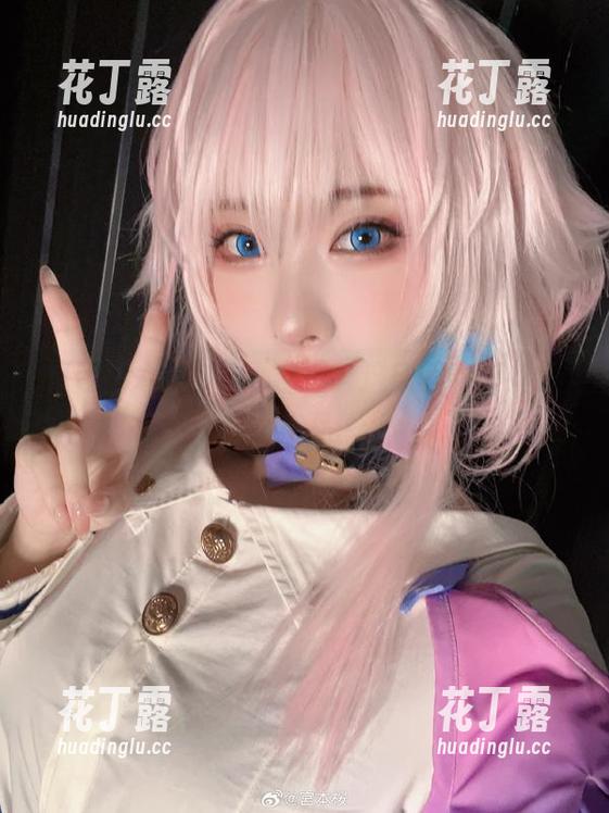 探索宫本桜的蓝毒世界，这部写真集精选出众作品.txt