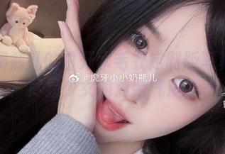 小小奶瓶儿的白开水毛衣定制版写真合集：尽显少女的清新气质.txt