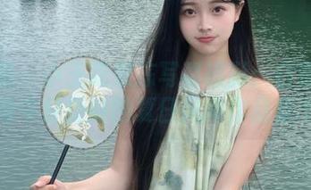 微密圈 - 小玉吃果冻写真摄影：白背心和紧身牛仔短裤的夏日风尚作品集.txt