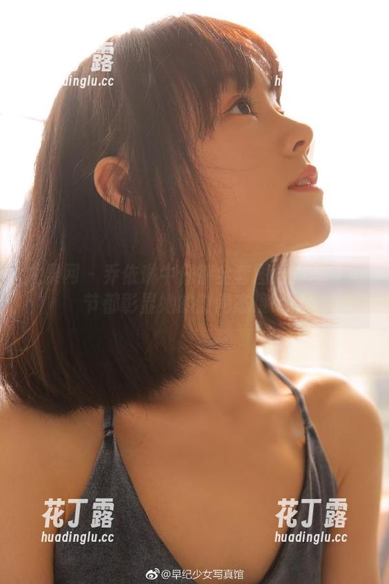 尤果网 - 乔依琳牛仔裤全套图集：每一细节都彰显她的时尚态度.txt
