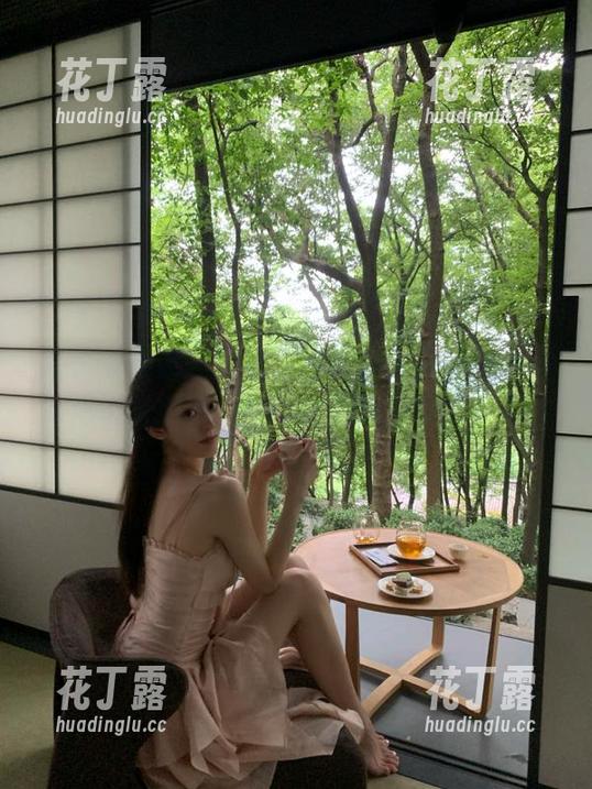 尤果网-佟蔓 尤果网 - 最新写真集曝光!佟蔓妹妹教你如何玩转摄影,成就你的时尚梦想!.txt