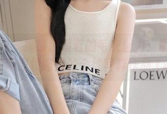 尤果网 - 解锁唐溪若的毛衣魅力：图库资源带您领略她的个性写真作品.txt