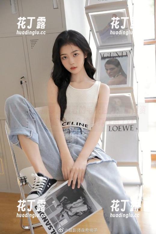 尤果网 - 解锁唐溪若的毛衣魅力：图库资源带您领略她的个性写真作品.txt