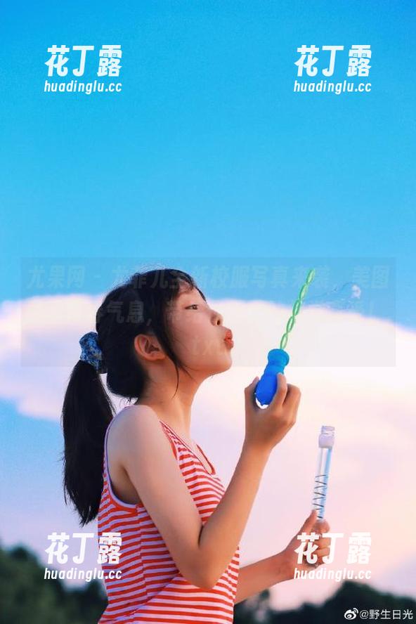 尤果网 - 尤菲儿全新校服写真来袭，美图展示青春气息，带给你无尽的视觉享受！.txt