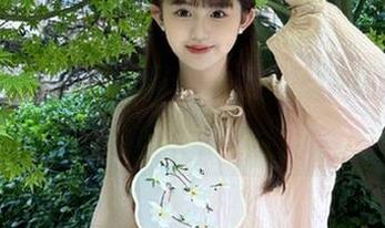 尤果网 - 热辣JK写真来袭，张译文分享极致美图，让你眼前一亮！.txt