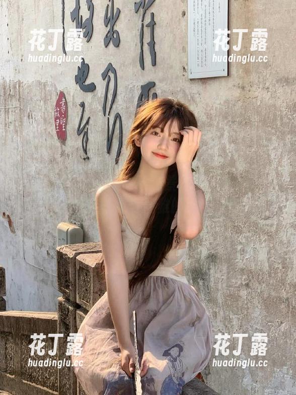 尤果网 - 在网盘中重温景思晴的礼服写真，感受时尚与优雅的结合.txt