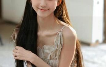 尤果网 - 芊小童白裙私拍图包，甜美与优雅的完美结合.txt