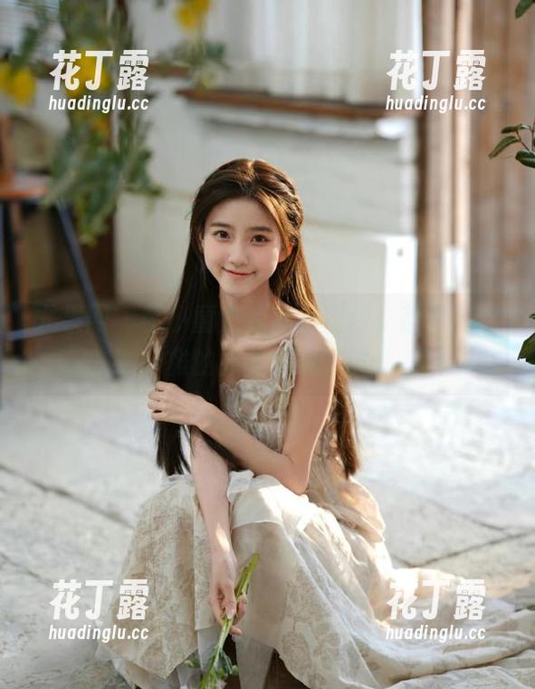 尤果网-芊小童 尤果网 - 芊小童白裙私拍图包,甜美与优雅的完美结合.txt