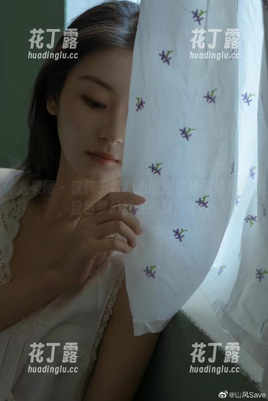 尤果网 - 沉醉于霓梓心的连衣裙高清写真，粉色梦幻就在此刻！.txt