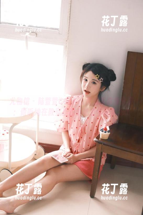 尤物馆 - 陆萱萱Cecilia教室写真集分享：倾听她在教室里的小秘密与故事.txt