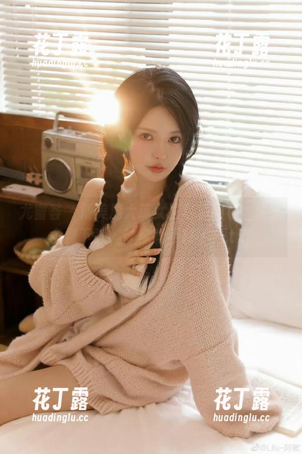 尤蜜荟 - 精美周大萌女王写真图包，快来免费下载，让你爱不释手！.txt