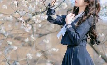 尤蜜荟 - 发现张雨萌的圣诞作品合集：寒冷中绽放的温馨瞬间.txt