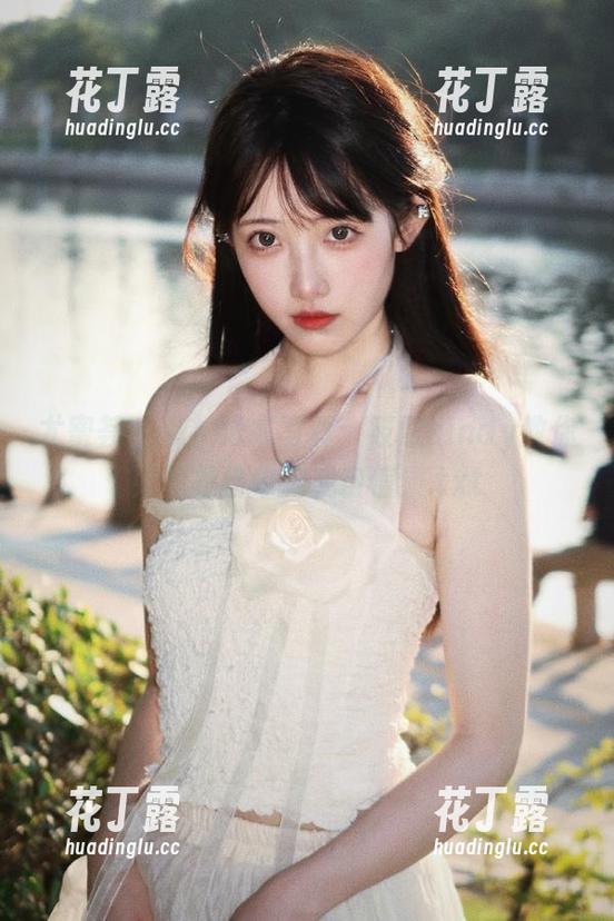 尤蜜荟-筱慧cindy 尤蜜荟 - 私拍泳衣写真:筱慧cindy教你如何把自卑变成自信!.txt