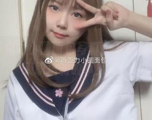 全套巧克力小圆面包写真，下载她的可爱入职培训故事！.txt