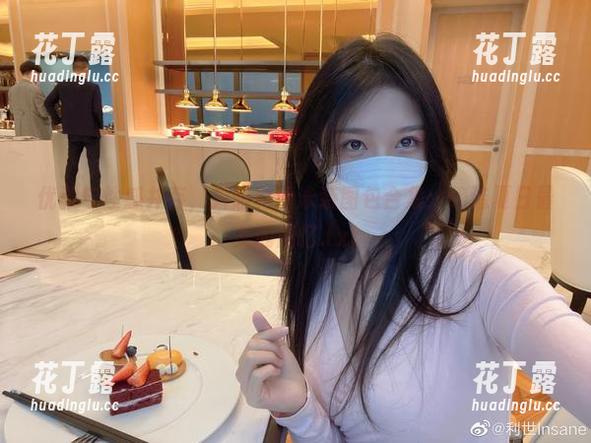 优雅与性感并存，抖娘利世泳装图包合集：缔造夏日最美的回忆.txt
