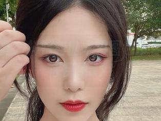 精致写真：抖娘利世木刃图包带你领略独特视角.txt