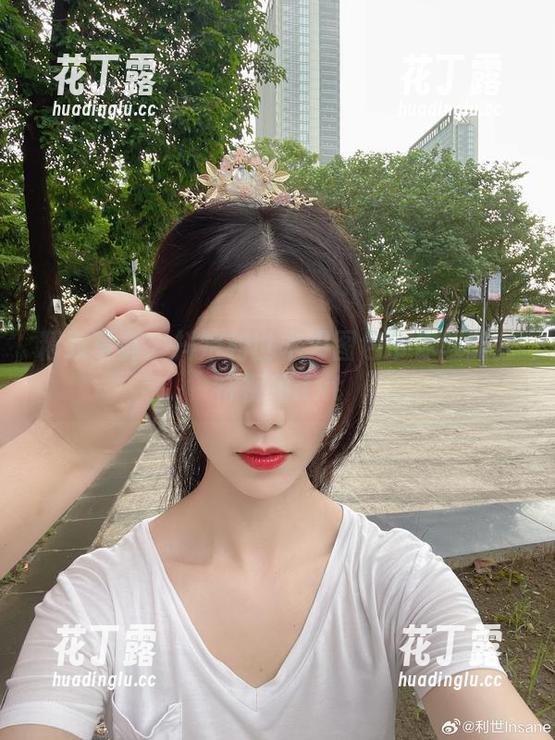 精致写真：抖娘利世木刃图包带你领略独特视角.txt