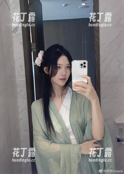 加入抖娘利世御姐的在线写真之旅，感受每一张原图背后的故事与情感！.txt