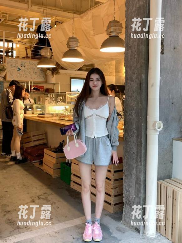 推女神 - 一窥AZHUA的创作世界：白色主题的高清写真图库，尽显优雅与清新！.txt