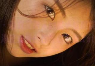 推女神 - 精致又迷人的妮小妖眼镜写真，海量美图图包等你下载.txt