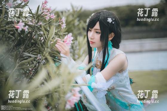 推女神-温心怡 推女神 - 温心怡的无圣光泳衣写真,探索水波粼粼下的动人心弦与无限可能.txt