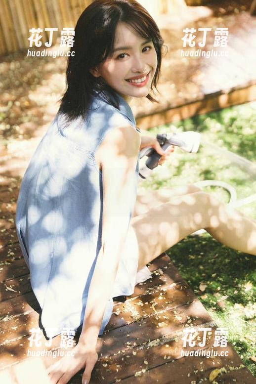 推女神 - 陈嘉瑶AYomiabe的职业装写真作品，免费图片让职场女性更自信！.txt