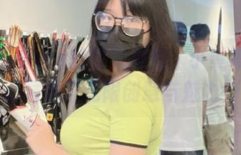 无颜小天使wy的独特视角，小黄鸡Cos作品赠品展现了无限创意与魅力！.txt
