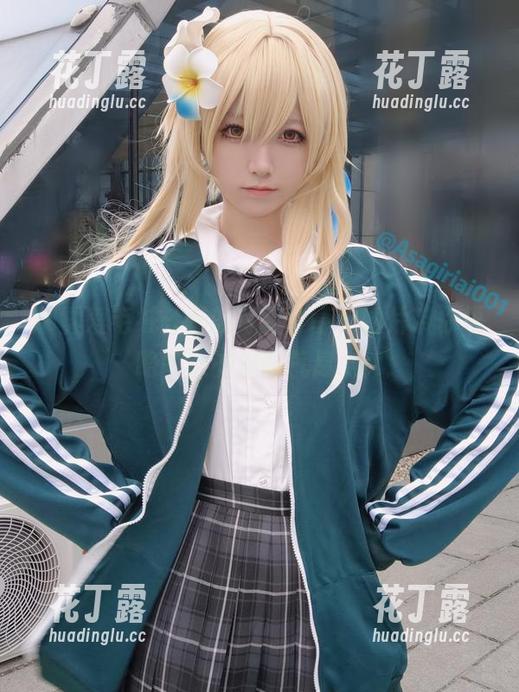 朝雾爱毛绒外套的写真分享，图片带你领略冬天的温暖气息.txt