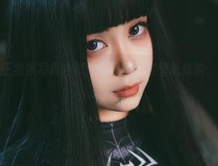 末夜787女王独家写真合集：不可错过的壁纸体验，尽显青春气息.txt