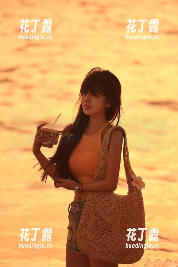果团网 - 蜜桃Q妹儿华丽和服写真最新美图，让你领略不一样的她！.txt