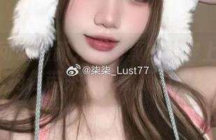 柒柒不可爱最新力作写真集：穿上粉色泳衣，为你带来无限清凉幻想！.txt