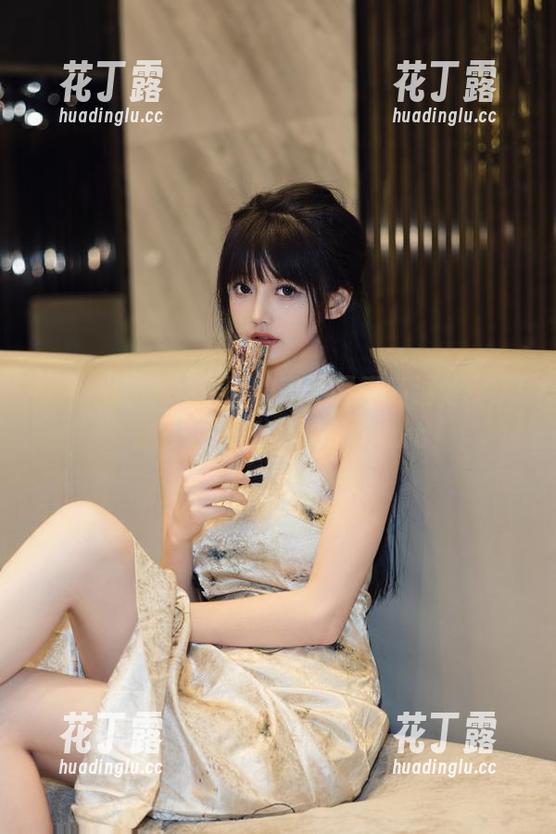桃沢樱呀 微密圈 - 桃沢樱呀的美足写真高清分享,感受足下的无限魅力.txt