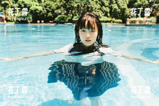 桃沢樱呀 微密圈 - 桃沢樱呀最新红丝诱惑写真原图更新,展现出不可抗拒的美丽风情!.txt