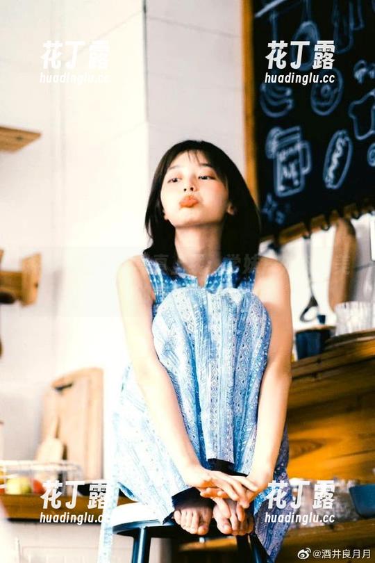 森萝财团最新写真上线：学妹户外肉丝美足的性感魅惑.txt
