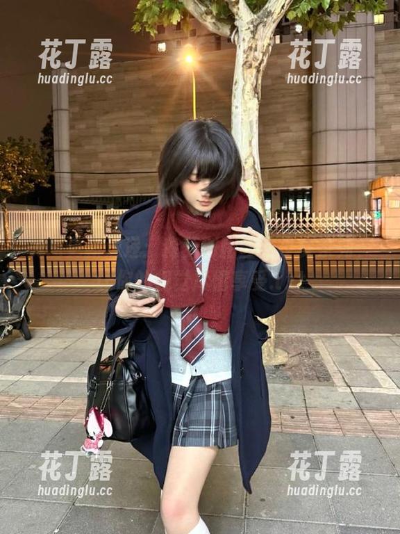 美图更新速递：森萝财团丝袜少女系列，让你的视觉尽情享受.txt