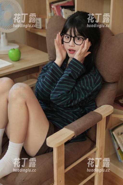 楚楚不吃鱼 微密圈 - 楚楚不吃鱼的御姐风写真全套曝光,谁说御姐不能萌萌哒?.txt